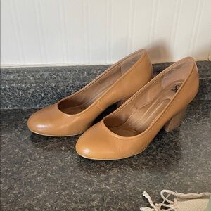 Classic Tan Women pumps by SOFFT